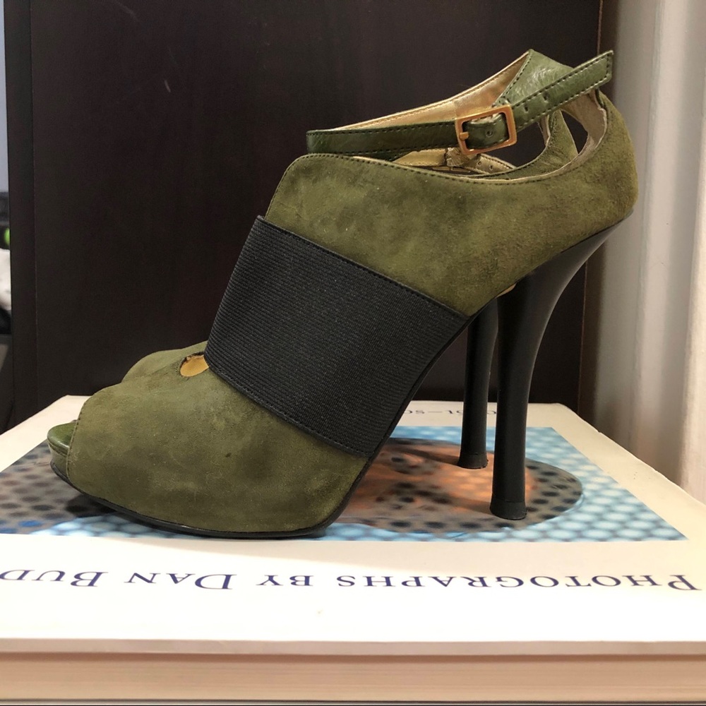 Nine West Olive Green/Black Peep Toe Sandal (6.5)